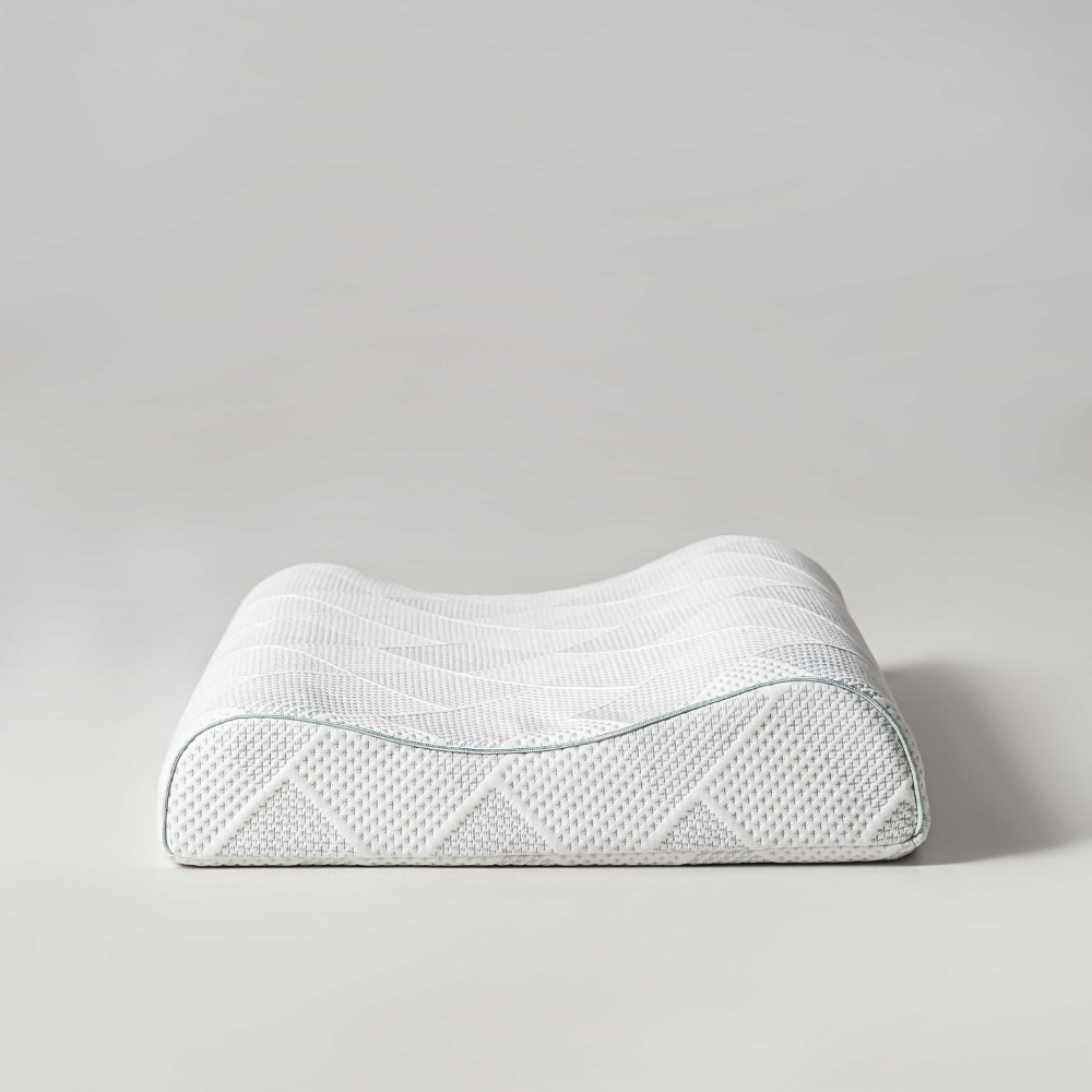 DeRUCCI adaptive latex pillow engineered to respond dynamically to head weight, distributing pressure evenly to eliminate morning neck stiffness.